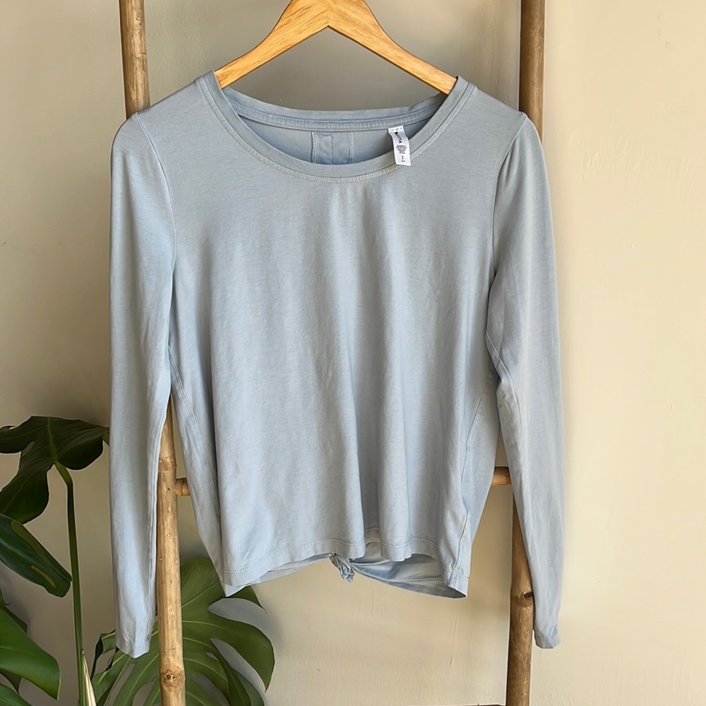 Athleta long sleeve keyhole back top